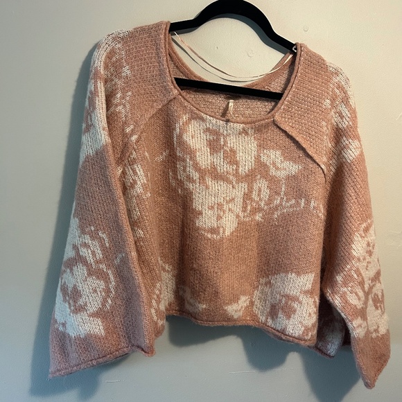 Free People pink oversized sweater- size medium - Picture 1 of 4